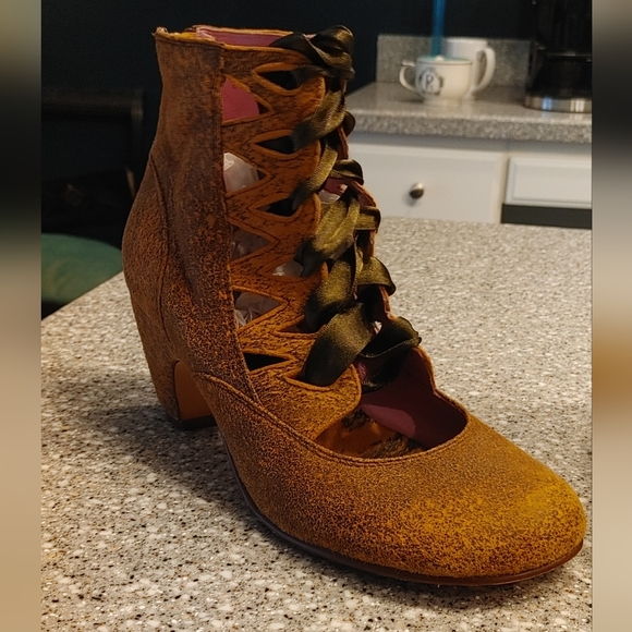 Anthropologie leather retro style ankle boots by Gee Wawa 9 - Picture 3 of 13